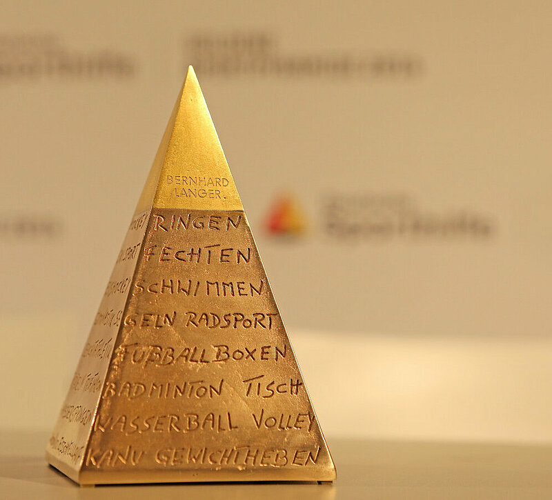 Goldene Sportpyramide