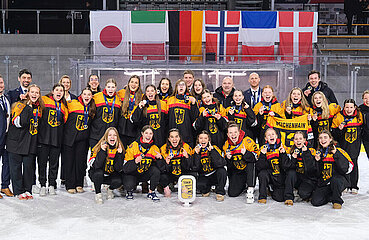 U18 Eishockey-Team jubelt