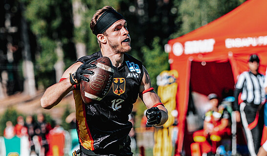 Flag Football-Spieler Moritz Apfel in Aktion. Foto: Lea Wohlfahrt