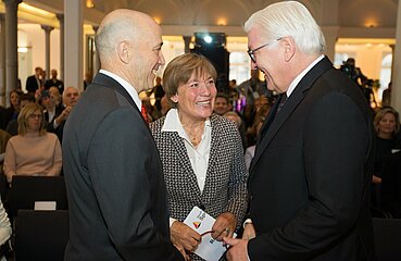 Bundespräsident Steinmeier begrüßt Rosi Mittermaier-Neureuther und Christian Neureuther