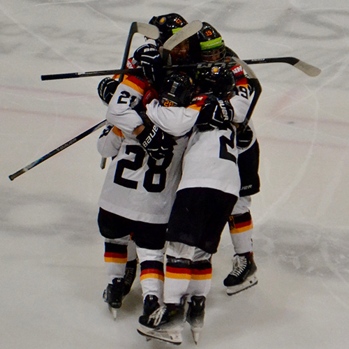 Eishockey Team jubelt